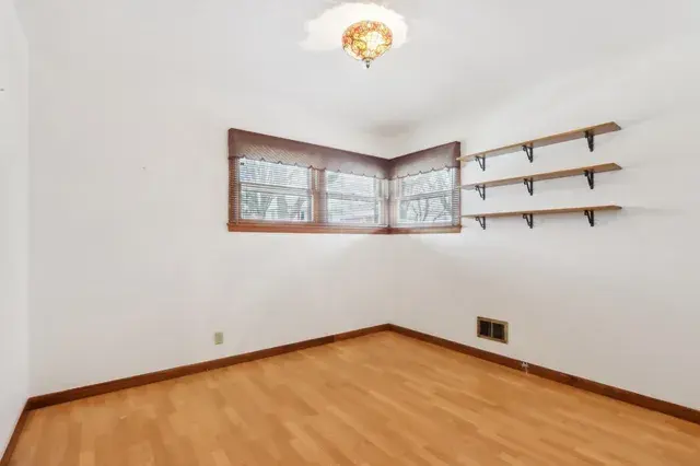5435 West Midland DRIVE Milwaukee, WI 53220