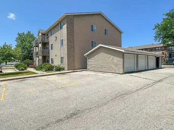 645 Stonehaven Dr, Ames, IOWA, IA 50010