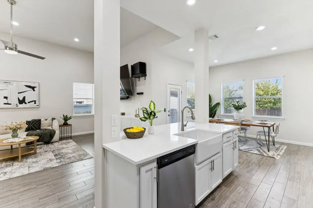 7808 Glover Dr Austin, TX 78744