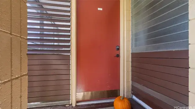 1524 Pensacola St #113 Honolulu, HI 96822