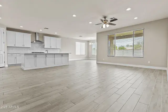 5825 N 107th Ln Phoenix, AZ 85037