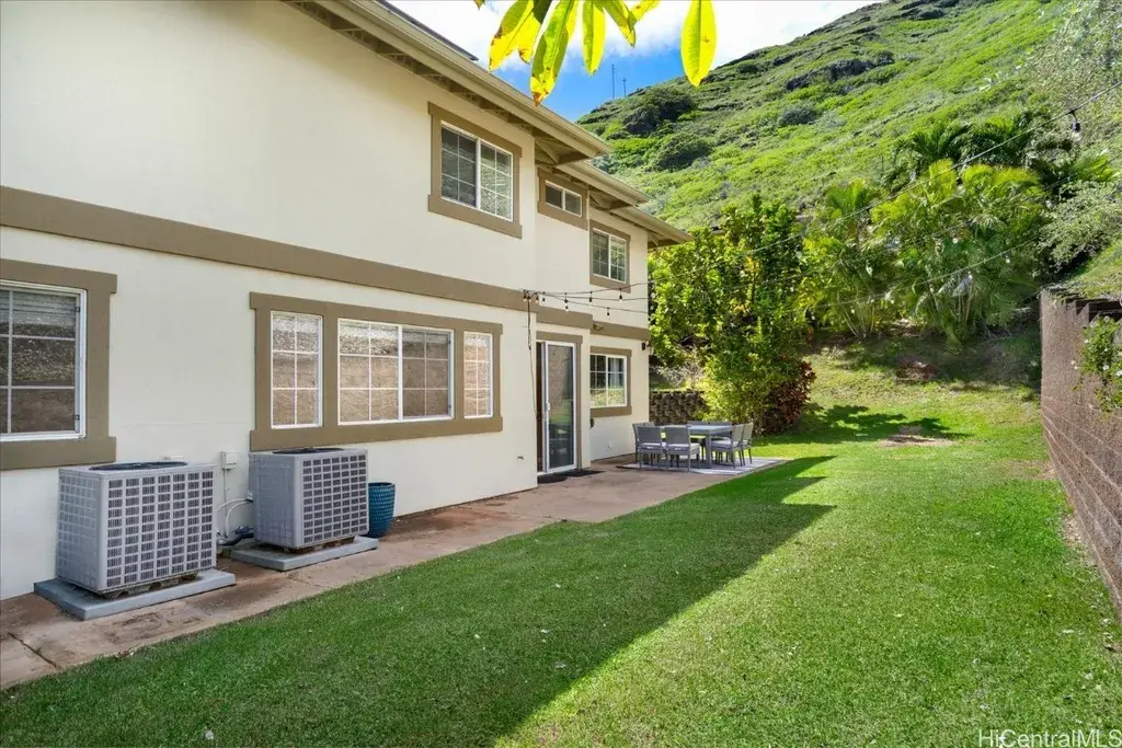 1098 Kuekue St Honolulu, HI 96825