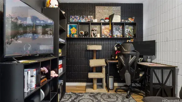 1524 Pensacola St #113 Honolulu, HI 96822