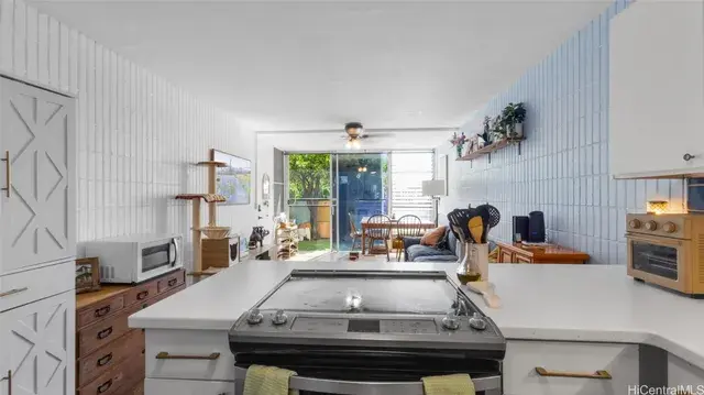 1524 Pensacola St #113 Honolulu, HI 96822