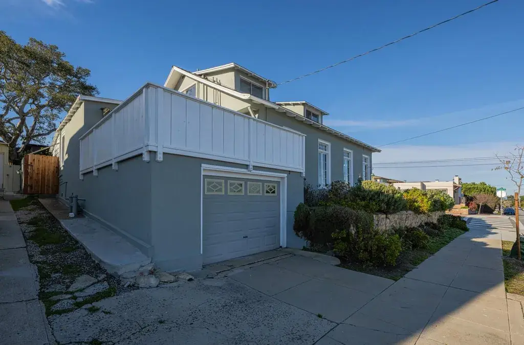 901 W Franklin St Monterey, CA 93940